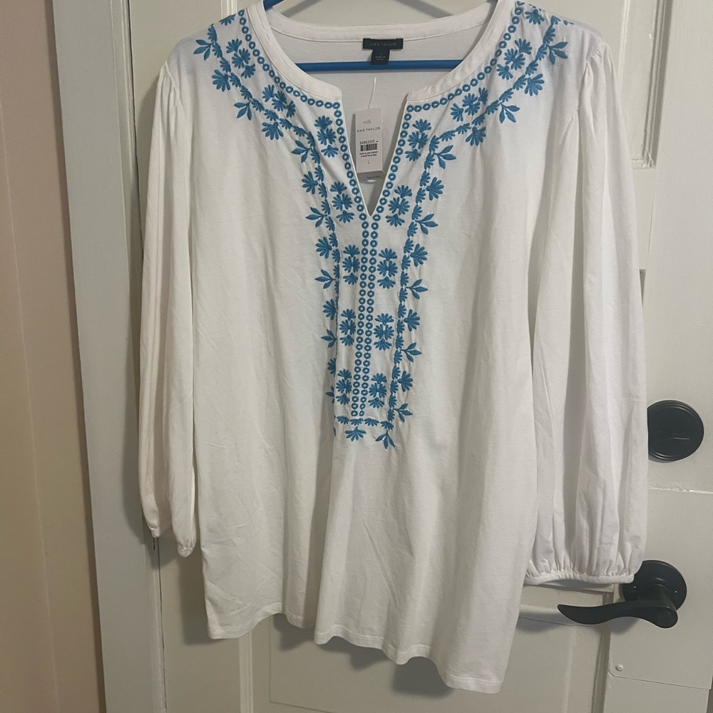 Ann Taylor White Peasant Tunic with Blue Embroidery. NWT